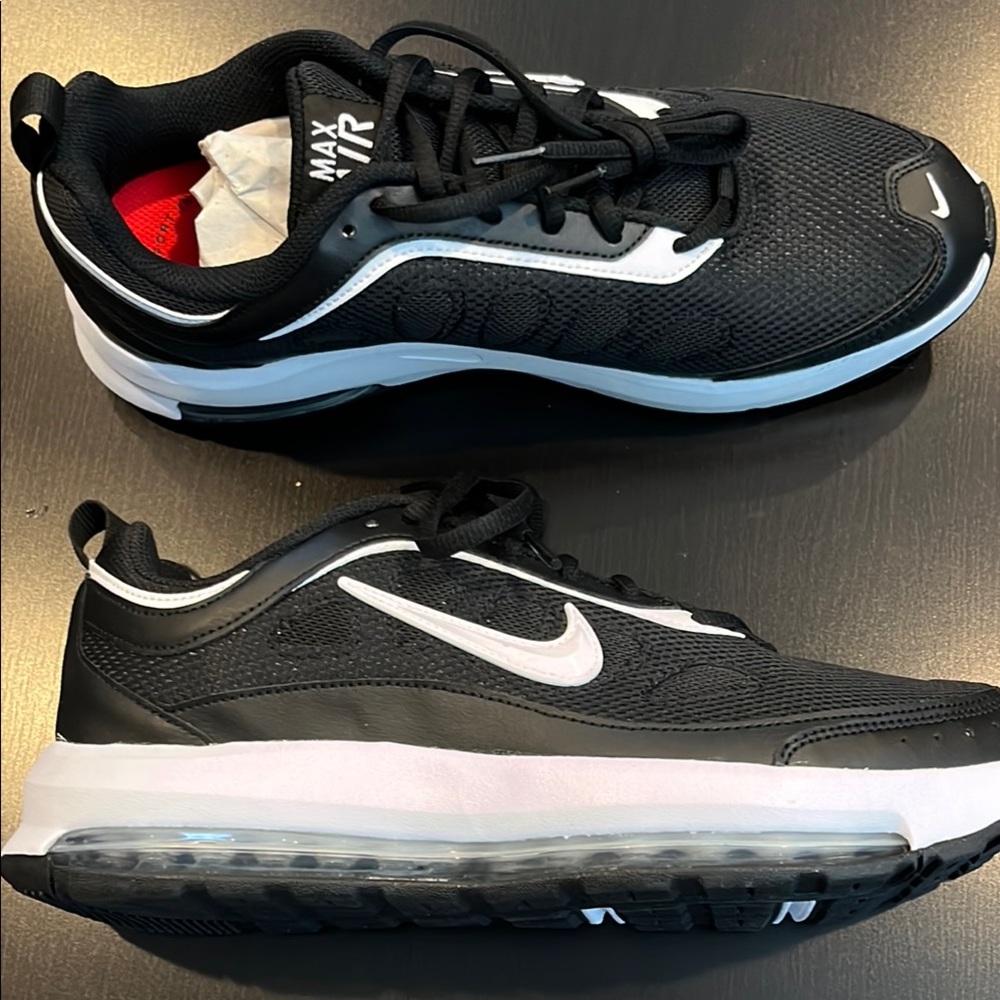 Nike Men’s Black and White Air Max Running Sneakers